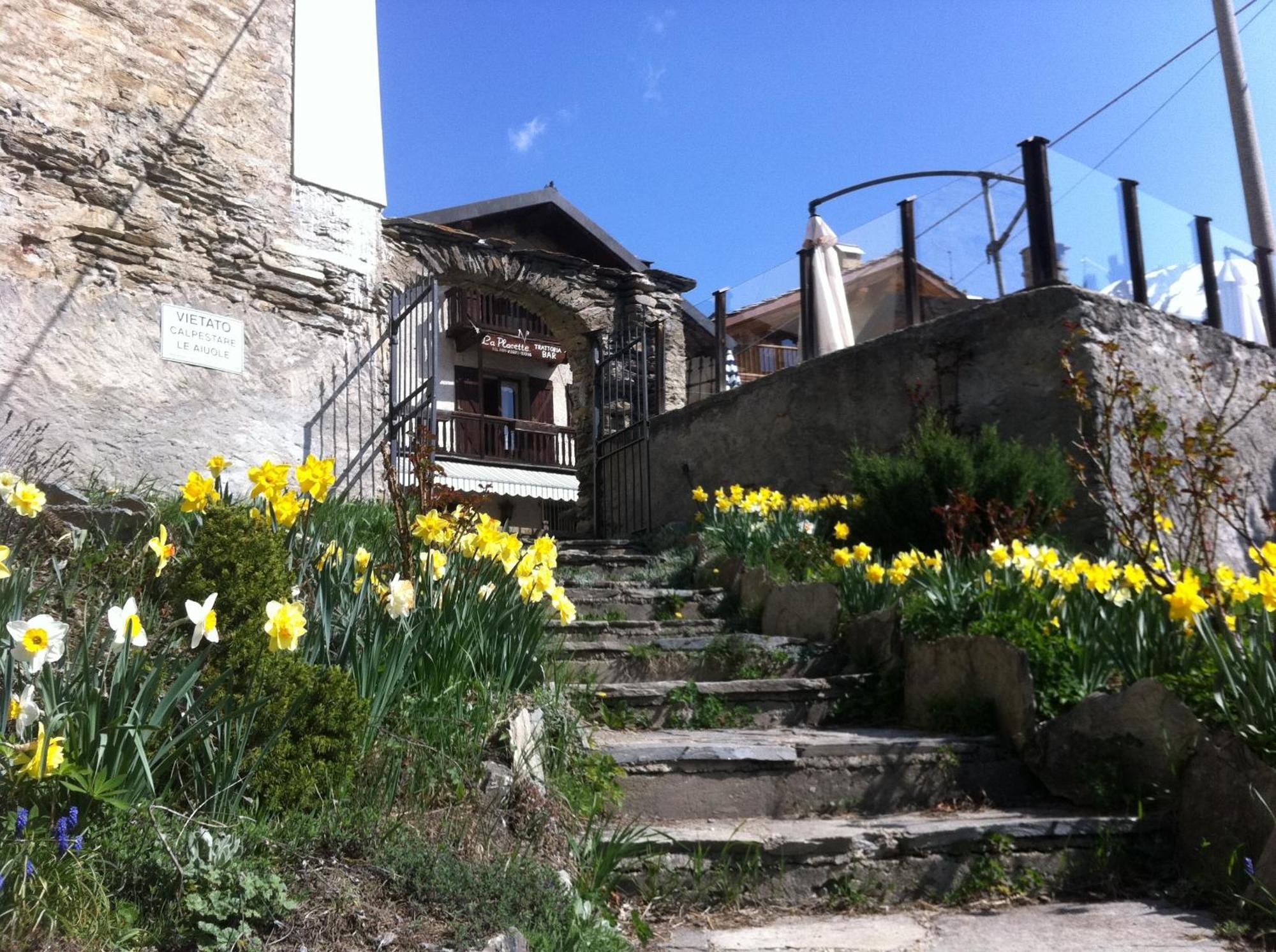 La Placette - Albergo Diffuso E Trattoria Usseaux Exterior photo